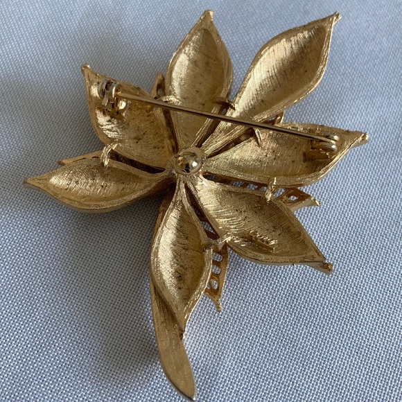 Coro Double Leaf Pin - Picture 2 of 3